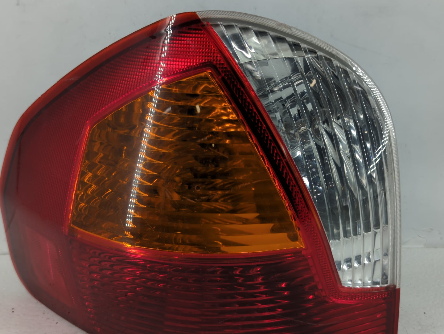 2001-2004 Hyundai Santa Fe Tail Light Assembly Driver Left OEM Fits Fits 2001 2002 2003 2004 OEM Used Auto Parts - Oemusedau