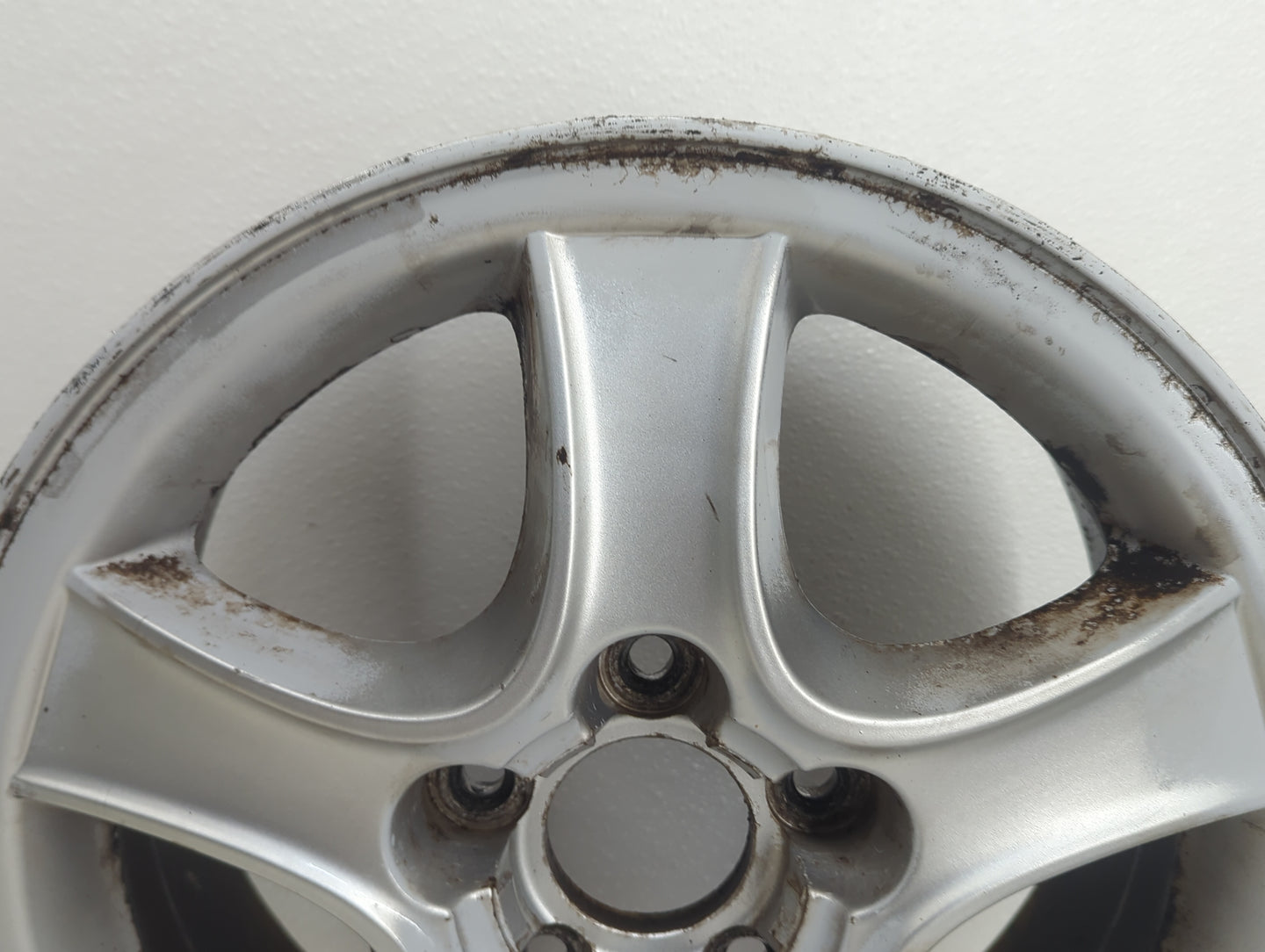 2001-2004 Hyundai Santa Fe Oem Wheel Rim 922143 - Oemusedautoparts1.com
