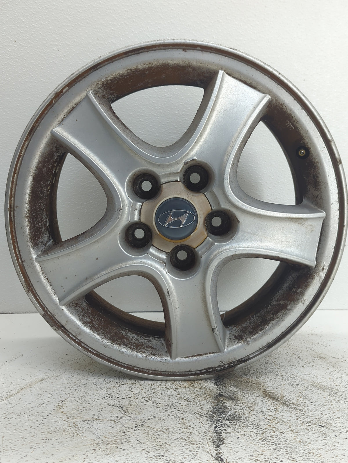 2001-2004 Hyundai Santa Fe Oem Wheel Rim 922144 - Oemusedautoparts1.com