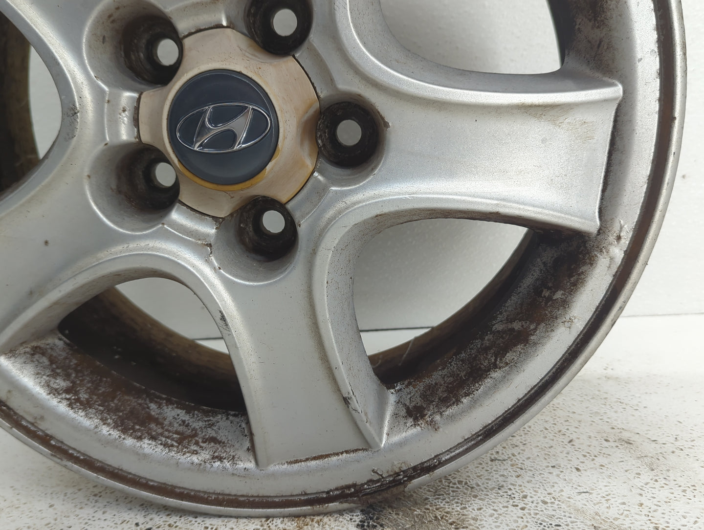 2001-2004 Hyundai Santa Fe Oem Wheel Rim 922144 - Oemusedautoparts1.com