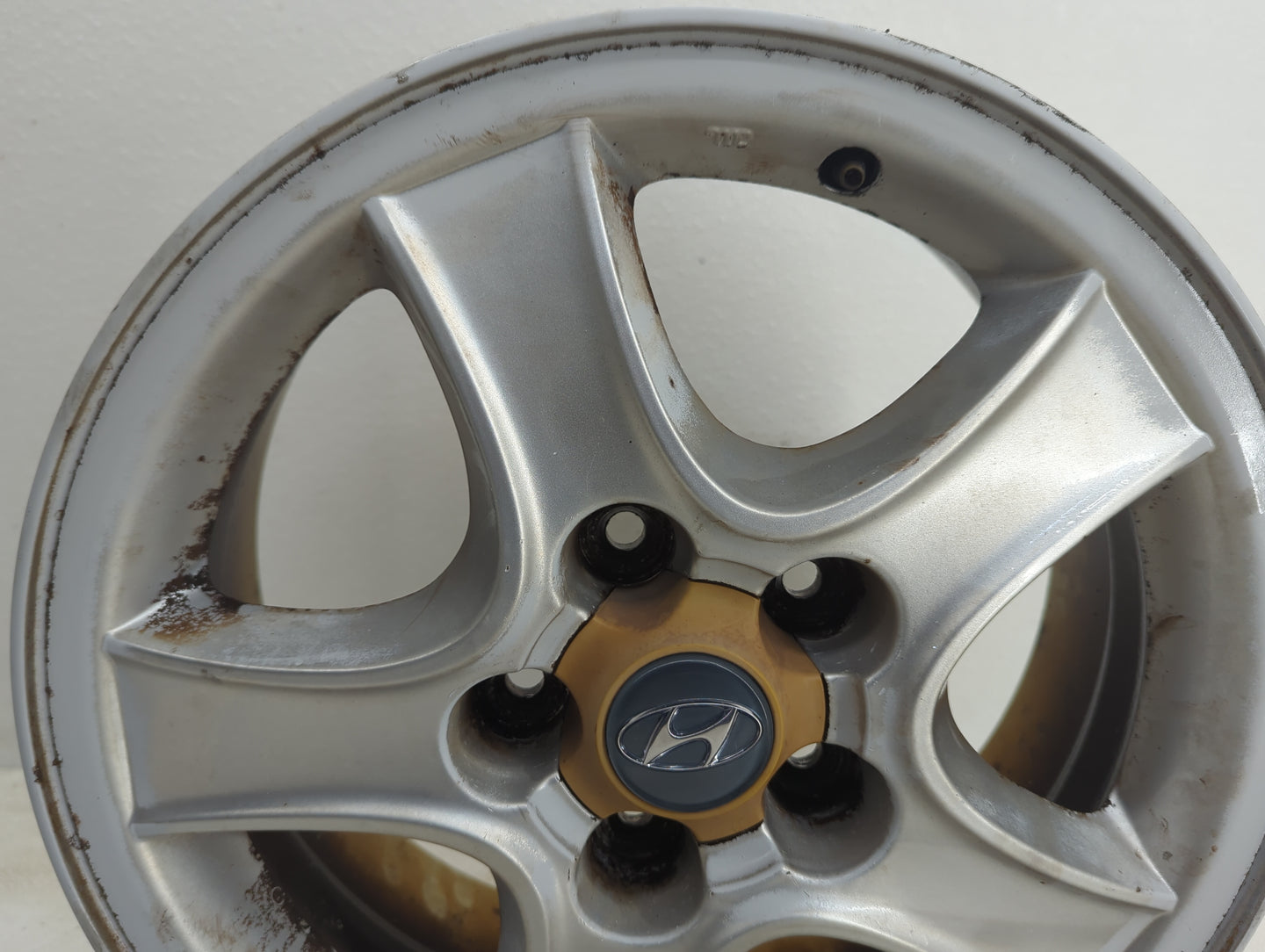 2001-2004 Hyundai Santa Fe Oem Wheel Rim - Oemusedautoparts1.com