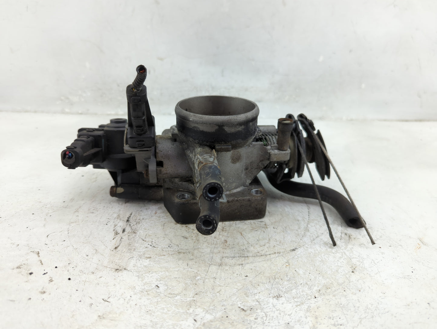 2001-2006 Hyundai Santa Fe Throttle Body Fits Fits 2001 2002 2003 2004 2005 2006 2007 2008 OEM Used Auto Parts - Oemusedauto