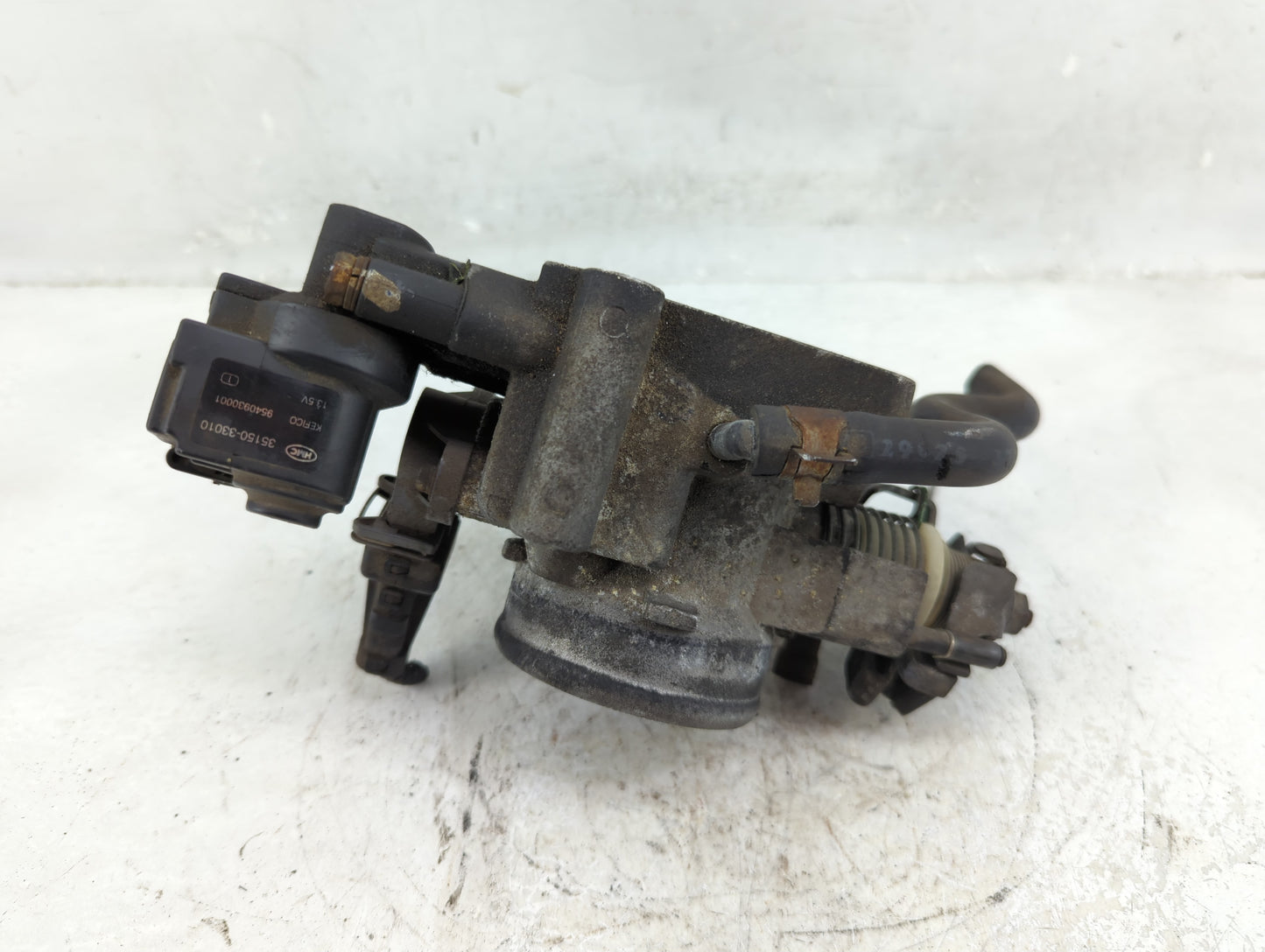 2001-2006 Hyundai Santa Fe Throttle Body Fits Fits 2001 2002 2003 2004 2005 2006 2007 2008 OEM Used Auto Parts - Oemusedauto