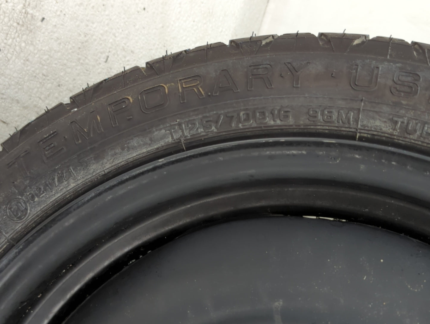 2002-2004 Infiniti I35 Spare Donut Tire Wheel Rim Oem - Oemusedautoparts1.com