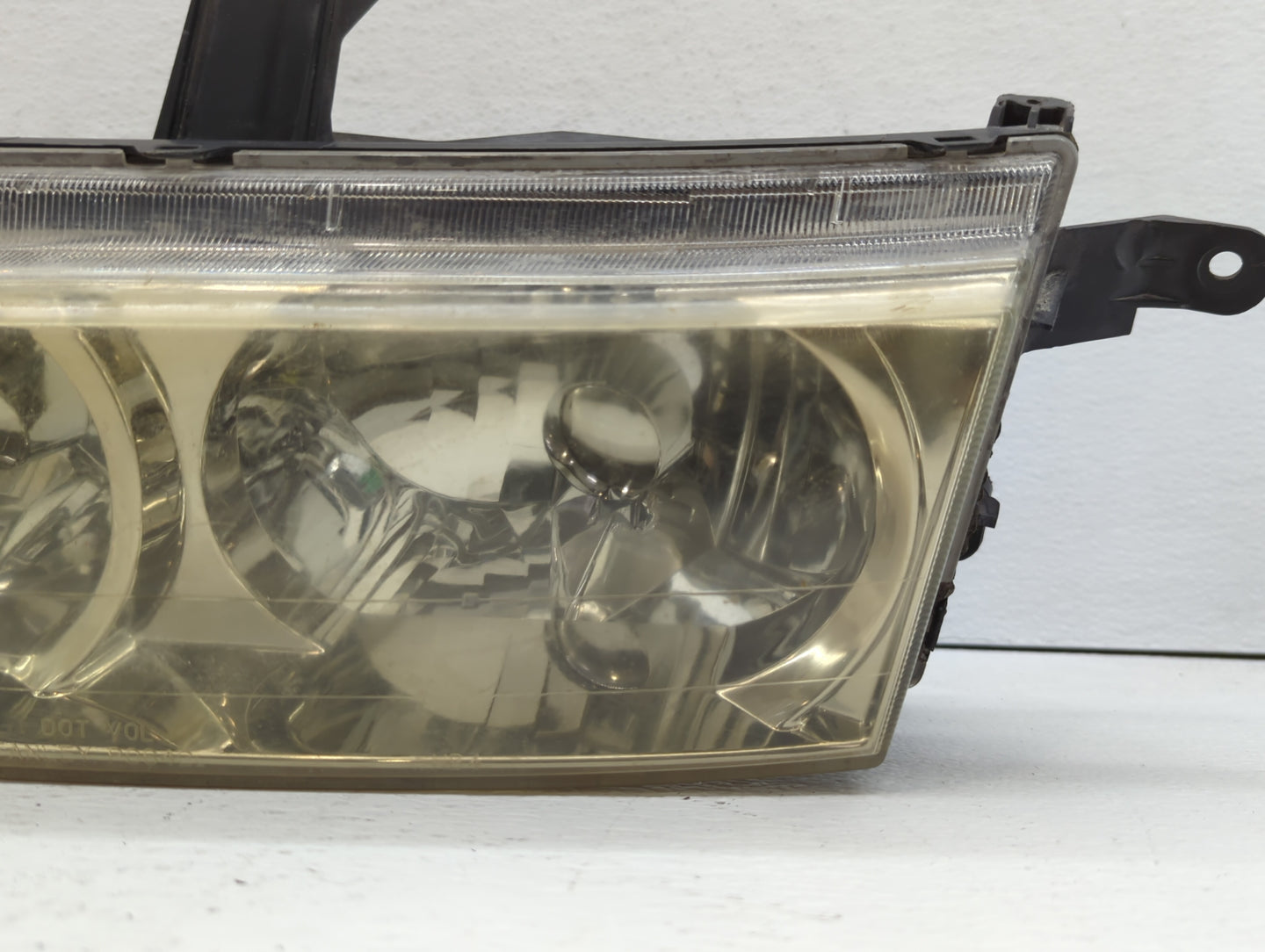 2002-2004 Isuzu Axiom Driver Left Oem Head Light Headlight Lamp - Oemusedautoparts1.com