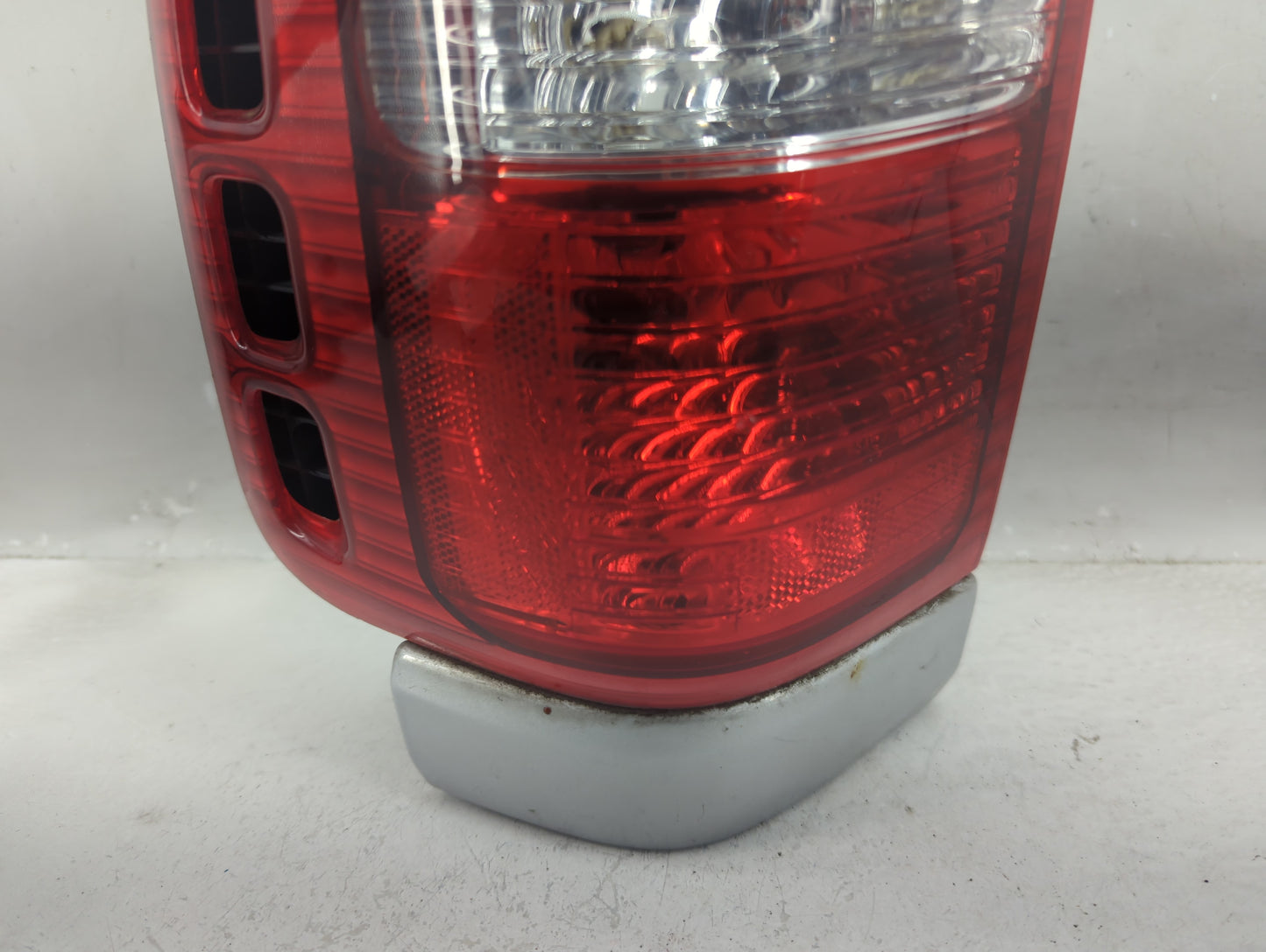 2002 Isuzu Rodeo Tail Light Assembly Driver Left OEM P/N:IZ117-B000R 30178831 Fits OEM Used Auto Parts - Oemusedautoparts1.c