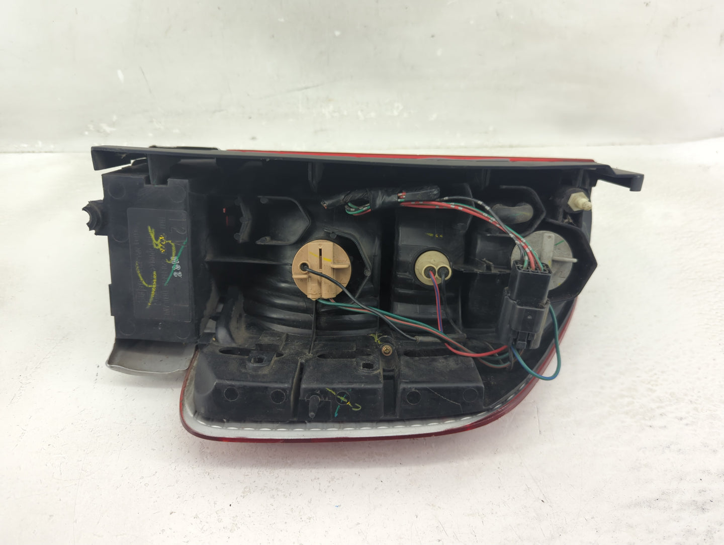 2002 Isuzu Rodeo Tail Light Assembly Driver Left OEM P/N:IZ117-B000R 30178831 Fits OEM Used Auto Parts - Oemusedautoparts1.c