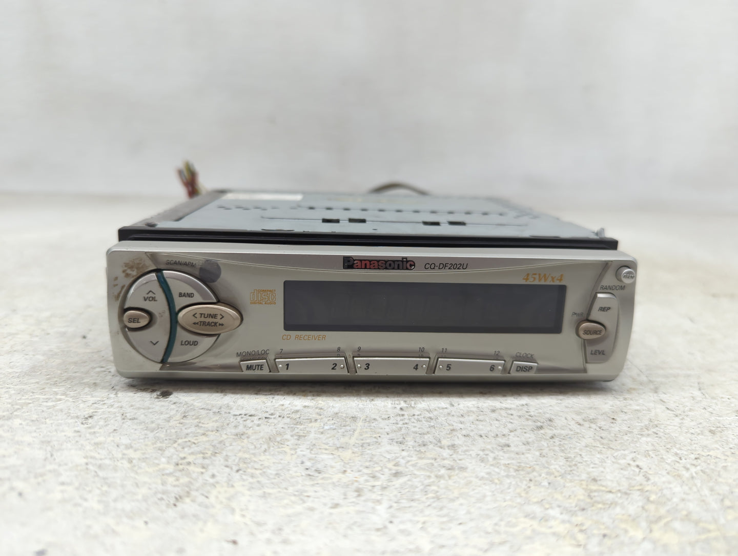 2000-2002 Isuzu Rodeo Radio AM FM Cd Player Receiver Replacement Fits Fits 2000 2001 2002 OEM Used Auto Parts - Oemusedautop