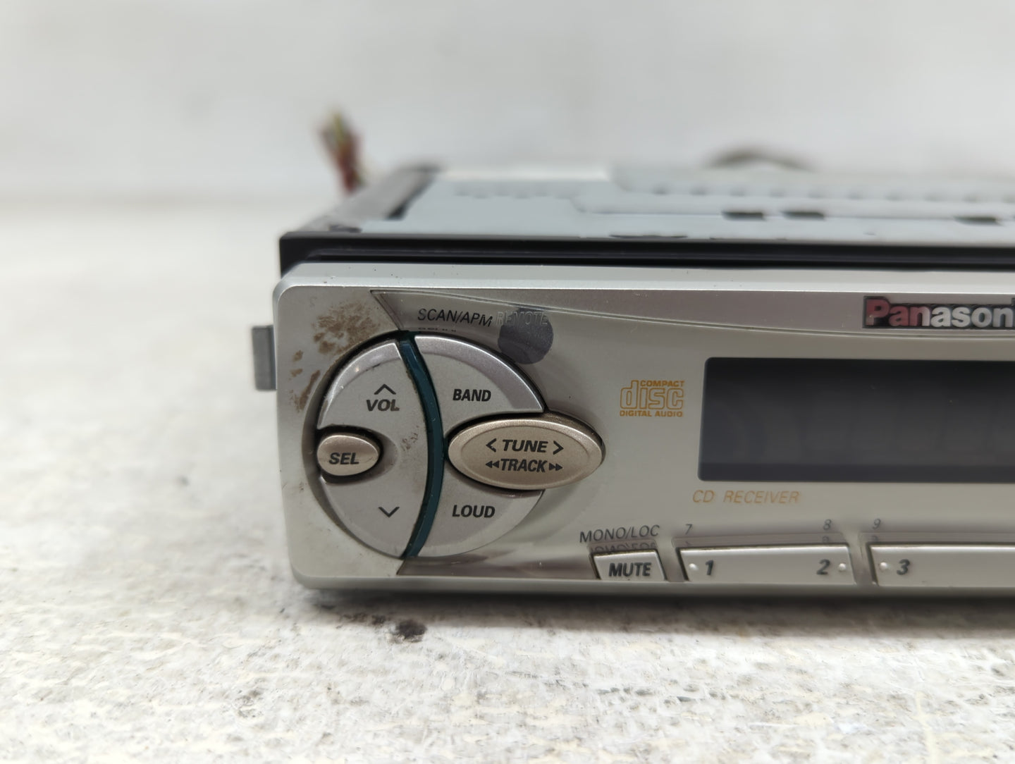 2000-2002 Isuzu Rodeo Radio AM FM Cd Player Receiver Replacement Fits Fits 2000 2001 2002 OEM Used Auto Parts - Oemusedautop