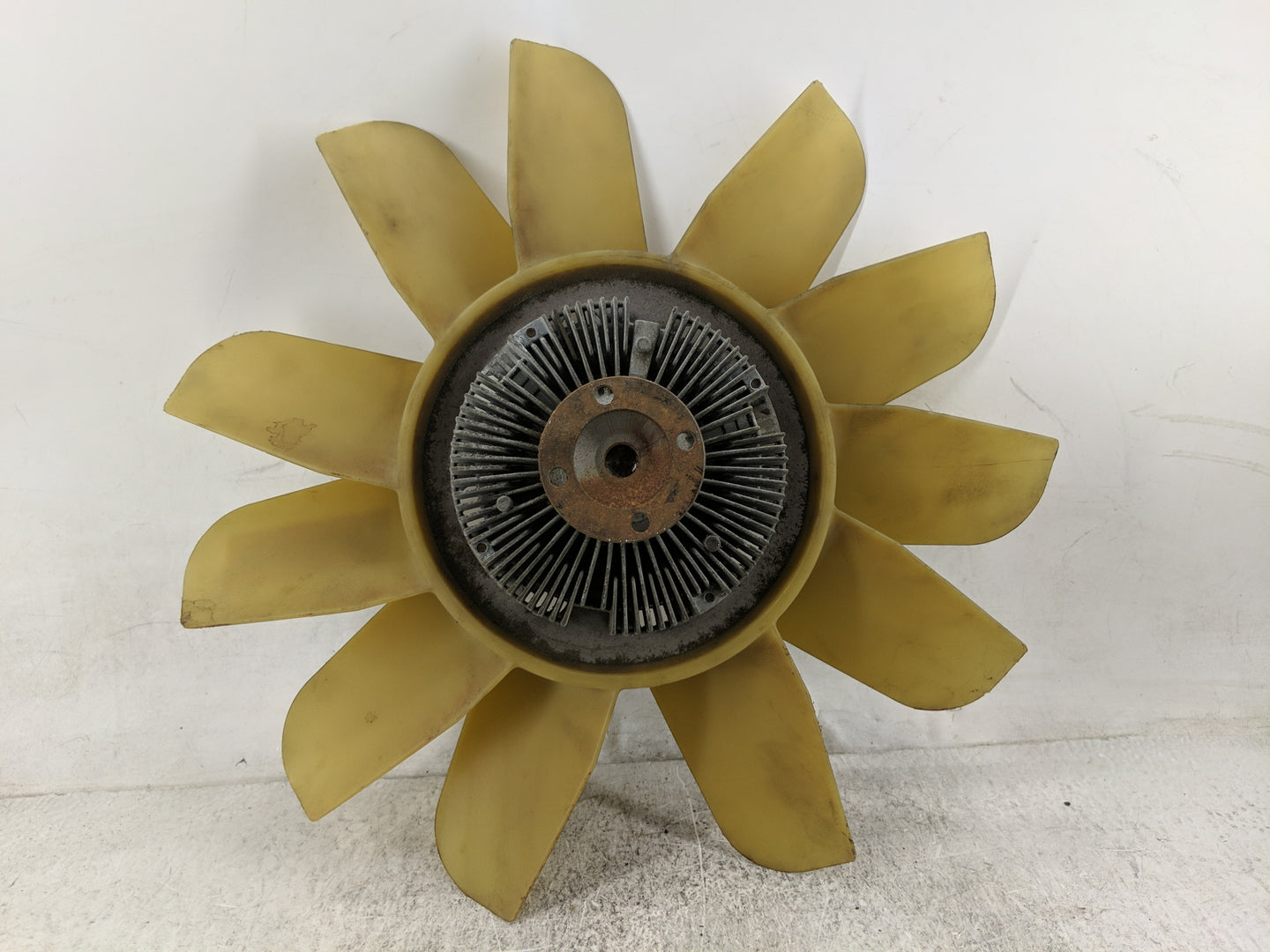 1998-2002 Isuzu Rodeo Radiator Cooling Fan Clutch - Oemusedautoparts1.com
