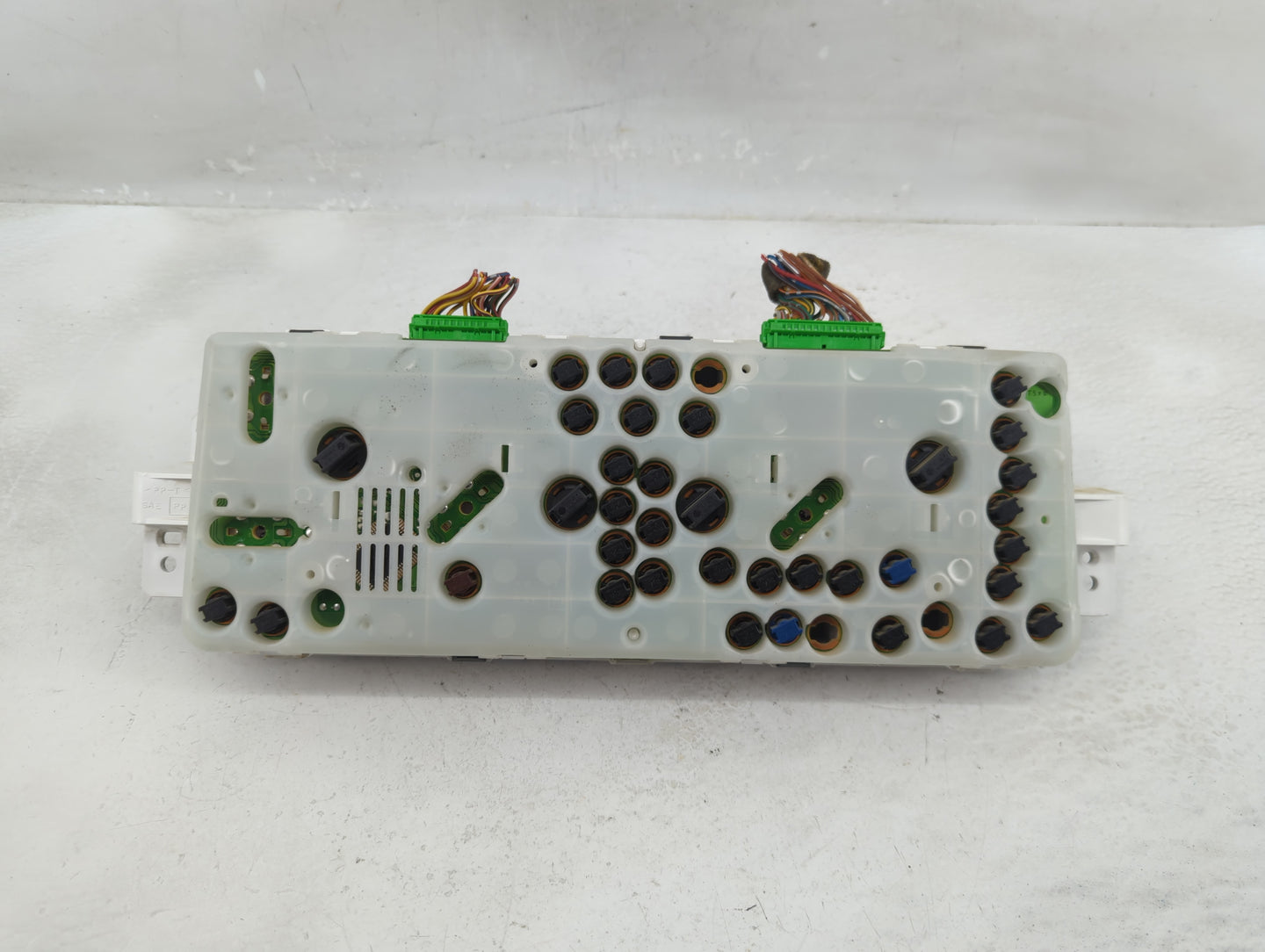 2002 Isuzu Trooper Instrument Cluster Speedometer Gauges P/N:8972631390 Fits OEM Used Auto Parts - Oemusedautoparts1.com