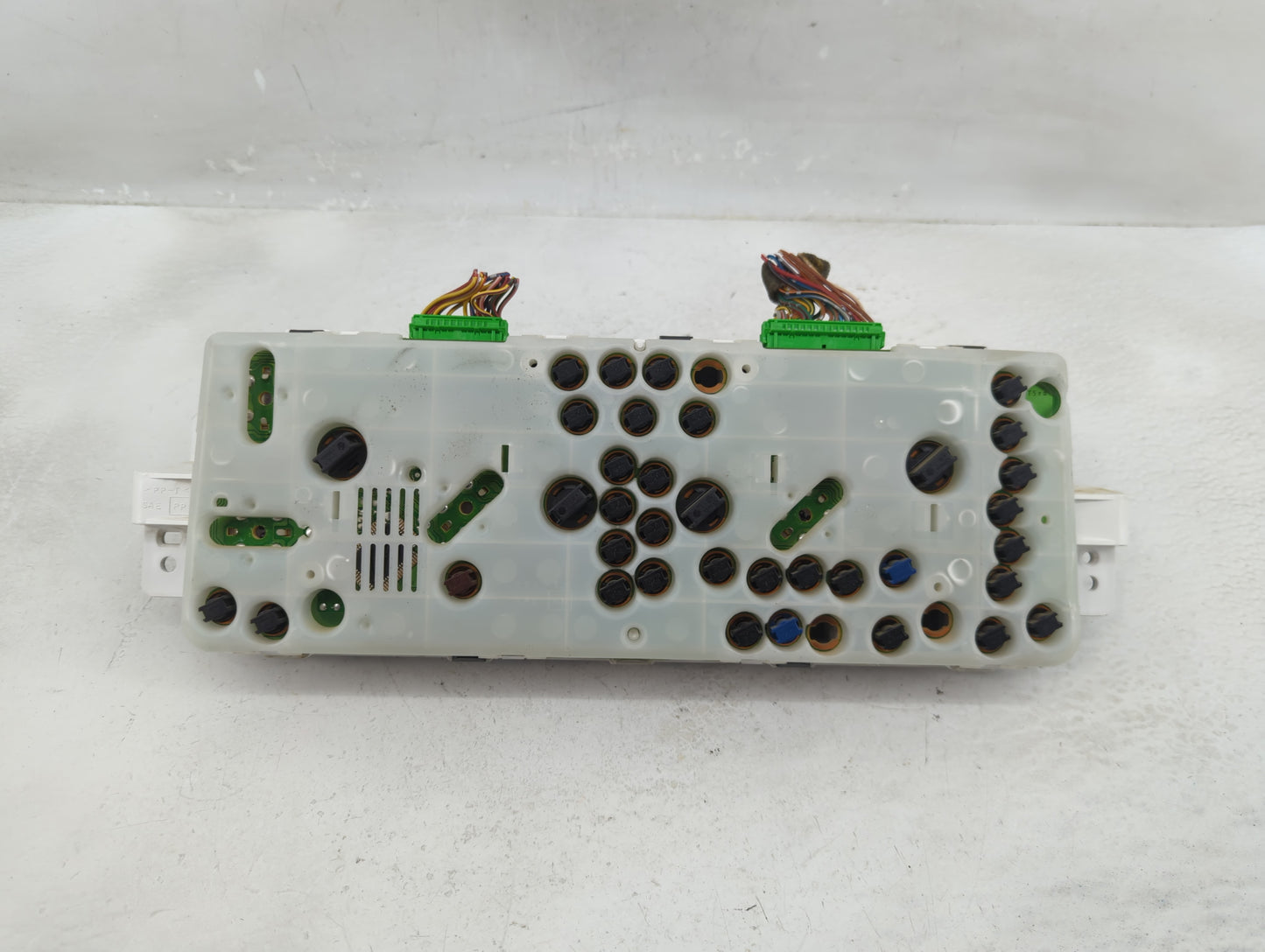 2002 Isuzu Trooper Instrument Cluster Speedometer Gauges P/N:8972631390 Fits OEM Used Auto Parts - Oemusedautoparts1.com