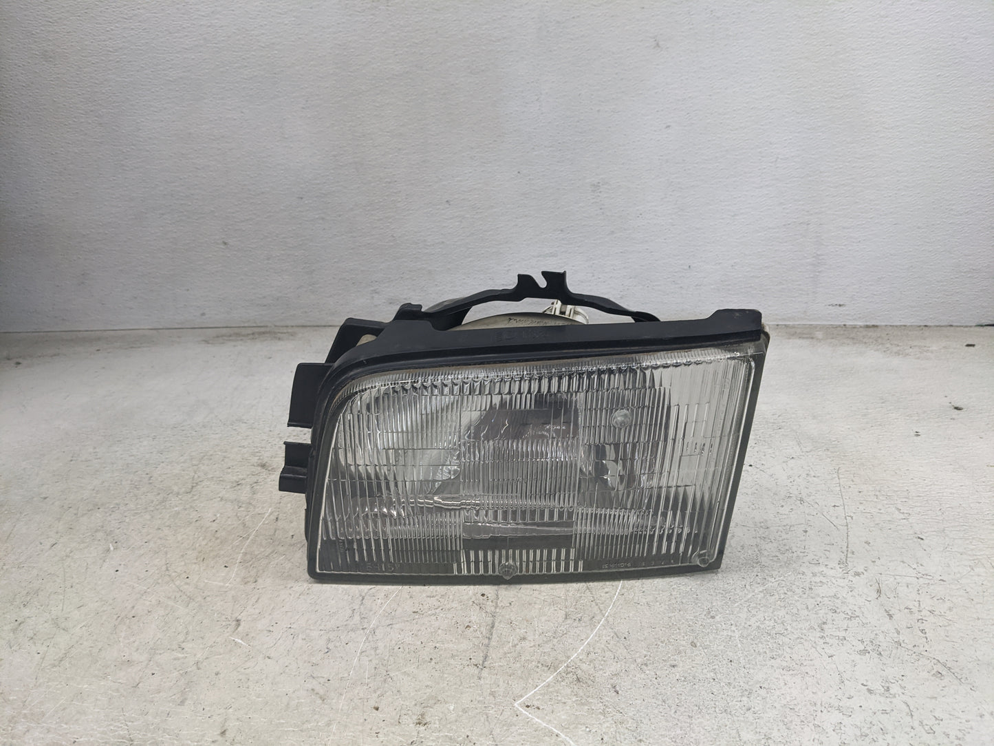 1999-2002 Isuzu Trooper Driver Left Oem Head Light Headlight Lamp - Oemusedautoparts1.com