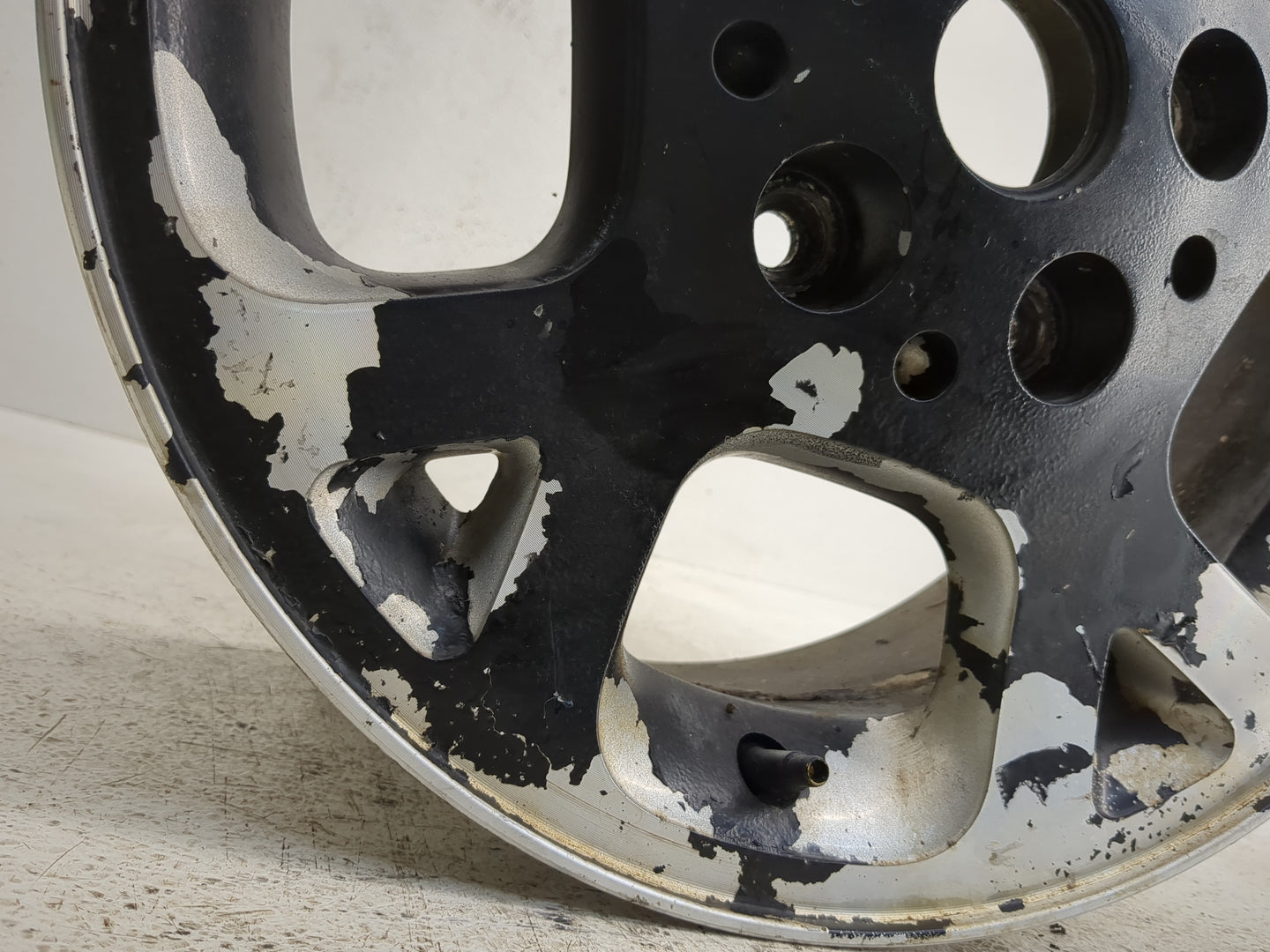 1999-2003 Jeep Grand Cherokee Oem Wheel Rim 1126434 - Oemusedautoparts1.com