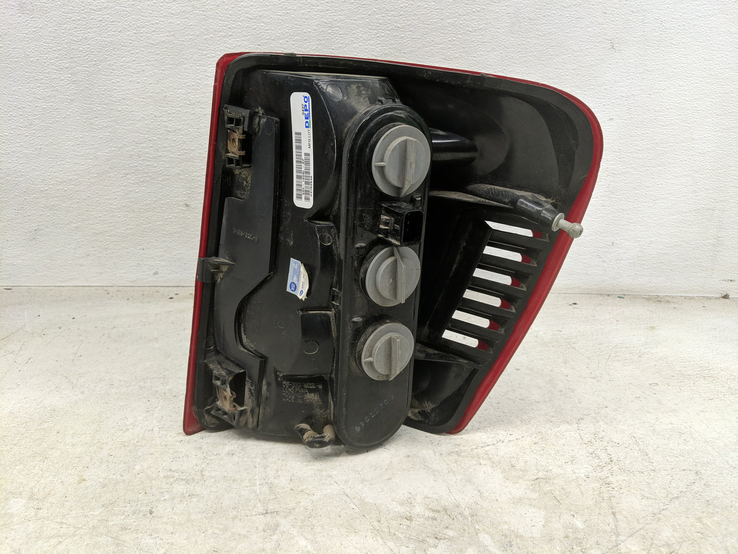 2002-2003 Jeep Grand Cherokee Tail Light Assembly Driver Left OEM Fits Fits 2002 2003 OEM Used Auto Parts - Oemusedautoparts