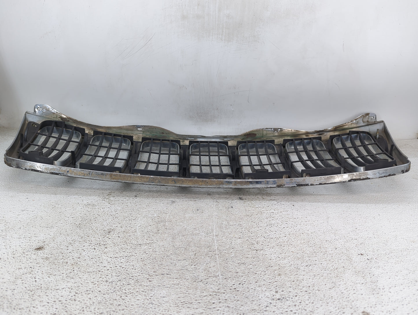 1999-2003 Jeep Grand Cherokee Front Grille Bumper Not Included - Oemusedautoparts1.com