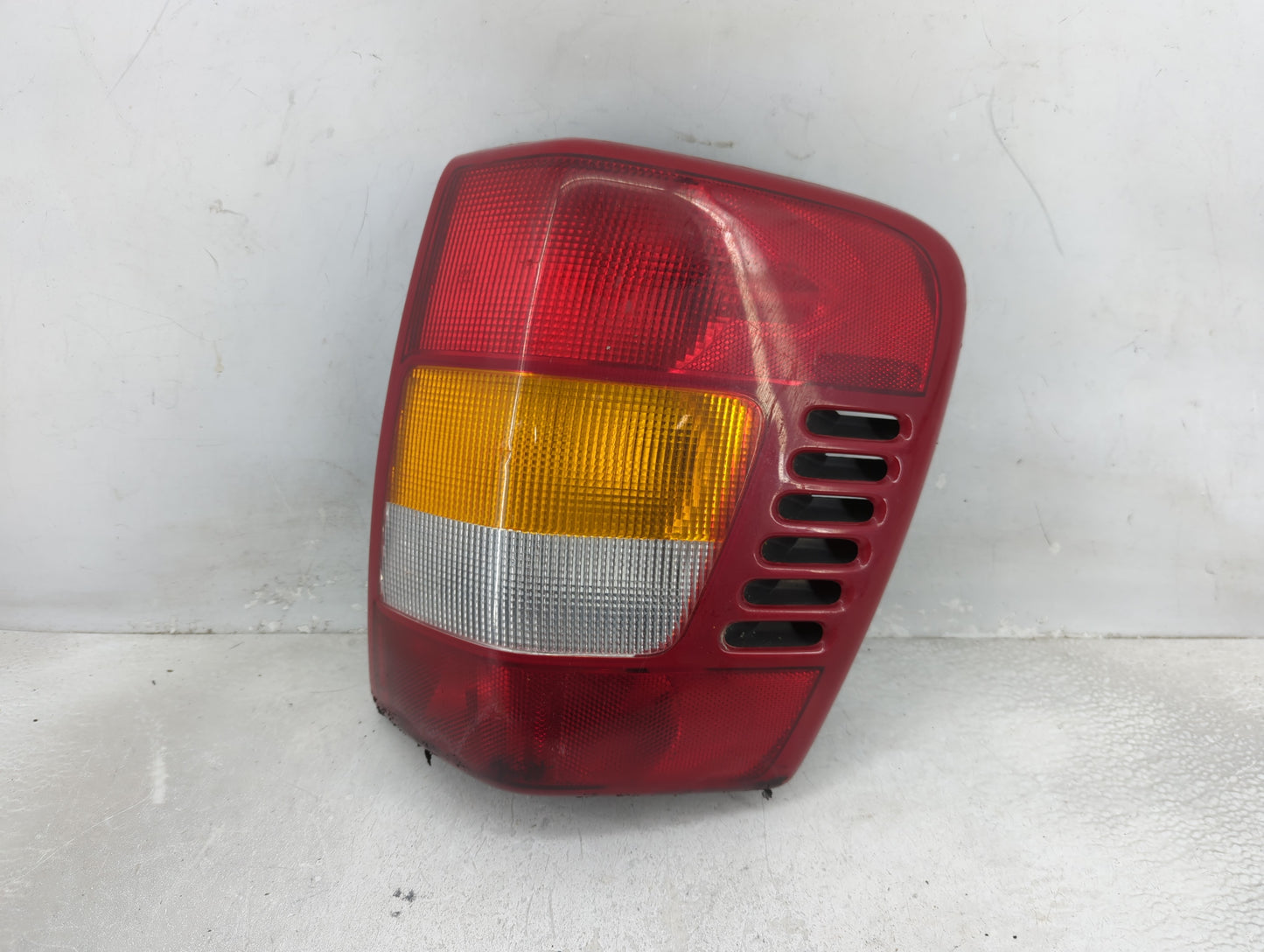 2002-2003 Jeep Grand Cherokee Tail Light Assembly Passenger Right OEM Fits Fits 2002 2003 OEM Used Auto Parts - Oemusedautop