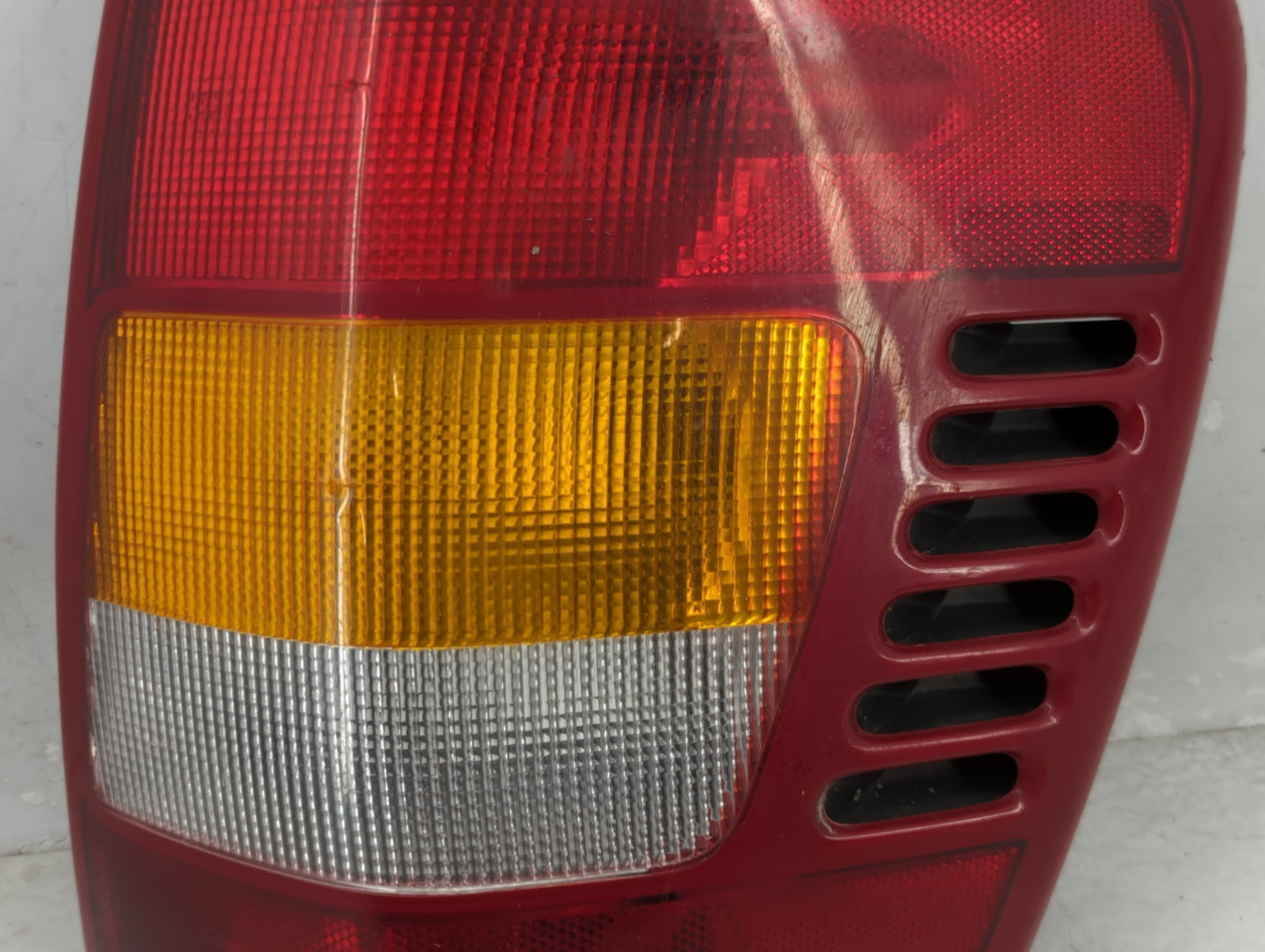 2002-2003 Jeep Grand Cherokee Tail Light Assembly Passenger Right OEM Fits Fits 2002 2003 OEM Used Auto Parts - Oemusedautop