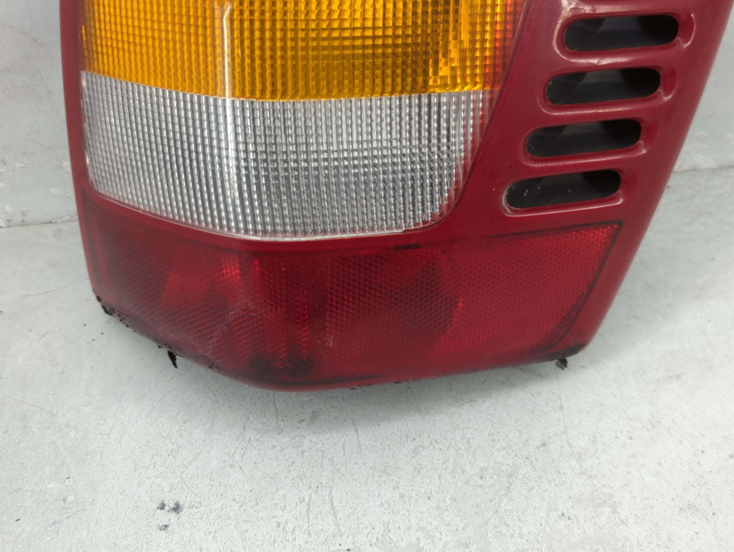 2002-2003 Jeep Grand Cherokee Tail Light Assembly Passenger Right OEM Fits Fits 2002 2003 OEM Used Auto Parts - Oemusedautop
