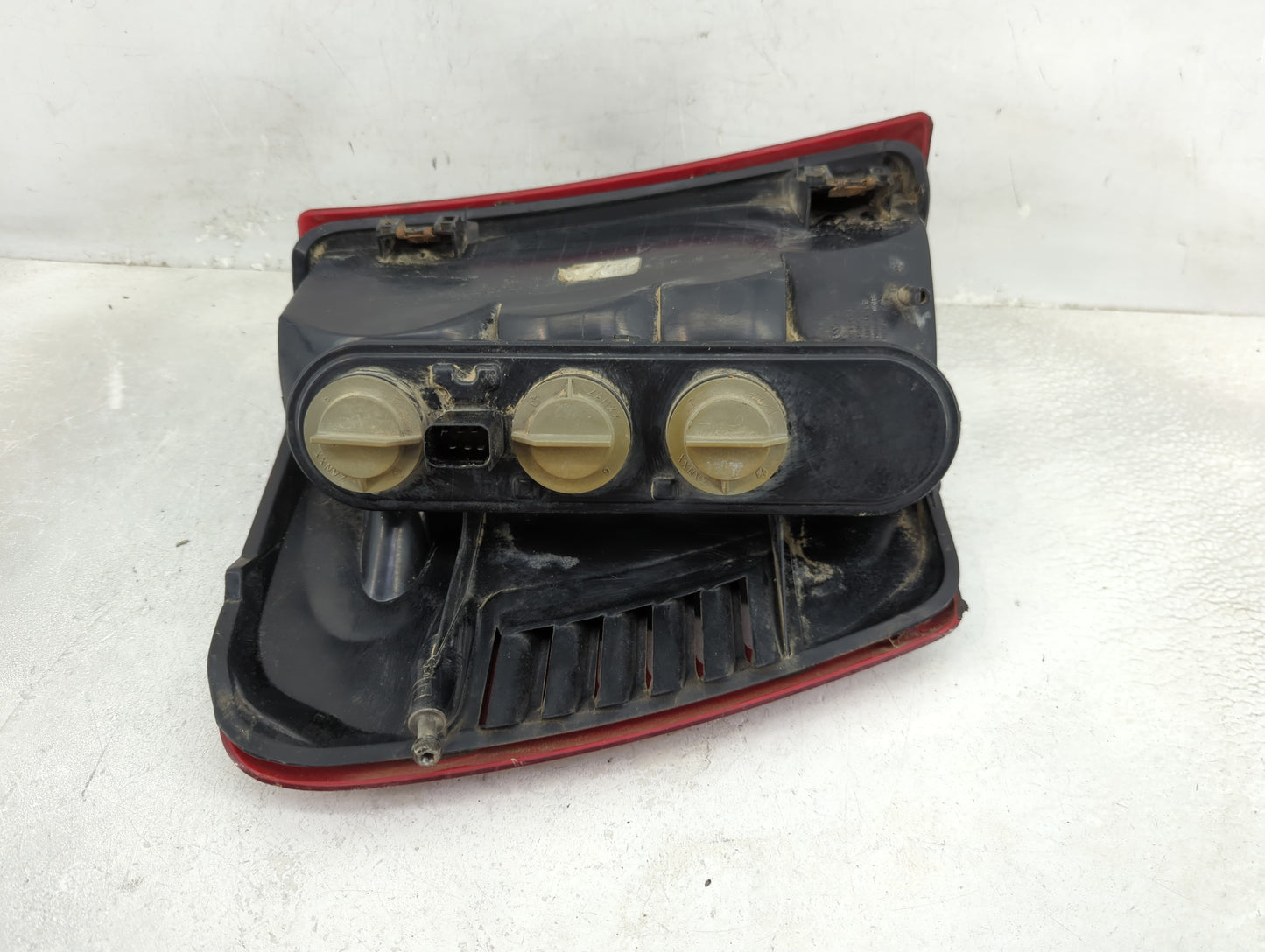 2002-2003 Jeep Grand Cherokee Tail Light Assembly Passenger Right OEM Fits Fits 2002 2003 OEM Used Auto Parts - Oemusedautop