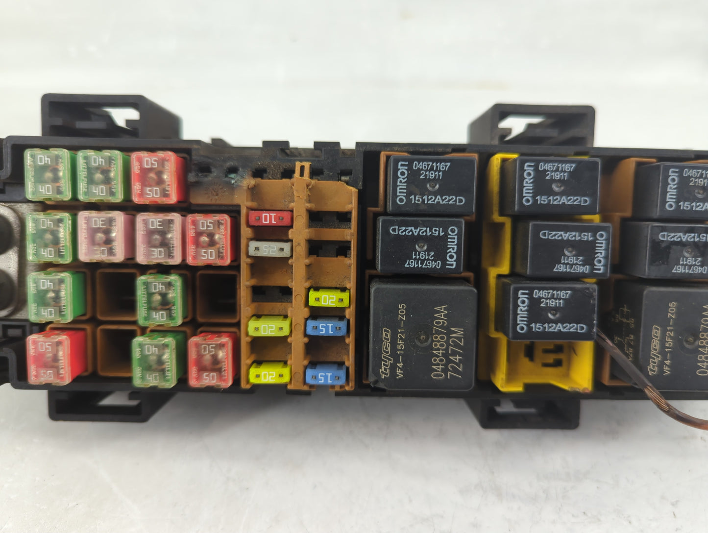 2000-2004 Jeep Grand Cherokee Fusebox Fuse Box Panel Relay Module Fits Fits 2000 2001 2002 2003 2004 OEM Used Auto Parts - O