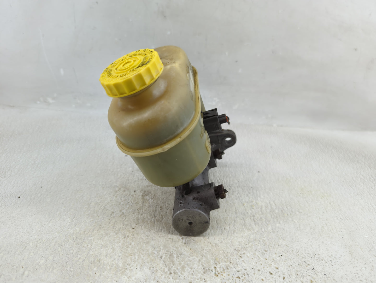 1999-2004 Jeep Grand Cherokee Brake Master Cylinder 1312704 - Oemusedautoparts1.com