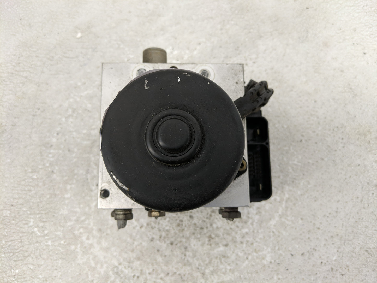 2002-2004 Jeep Grand Cherokee ABS Pump Control Module Replacement P/N:52129301AB Fits Fits 2002 2003 2004 OEM Used Auto Part