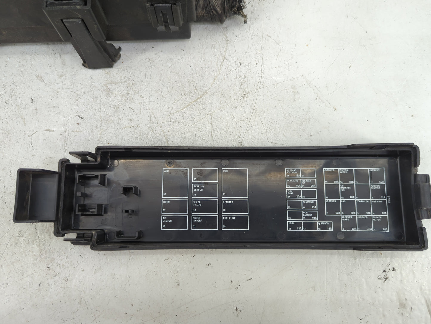 2000-2004 Jeep Grand Cherokee Fusebox Fuse Box Panel Relay Module Fits Fits 2000 2001 2002 2003 2004 OEM Used Auto Parts - O