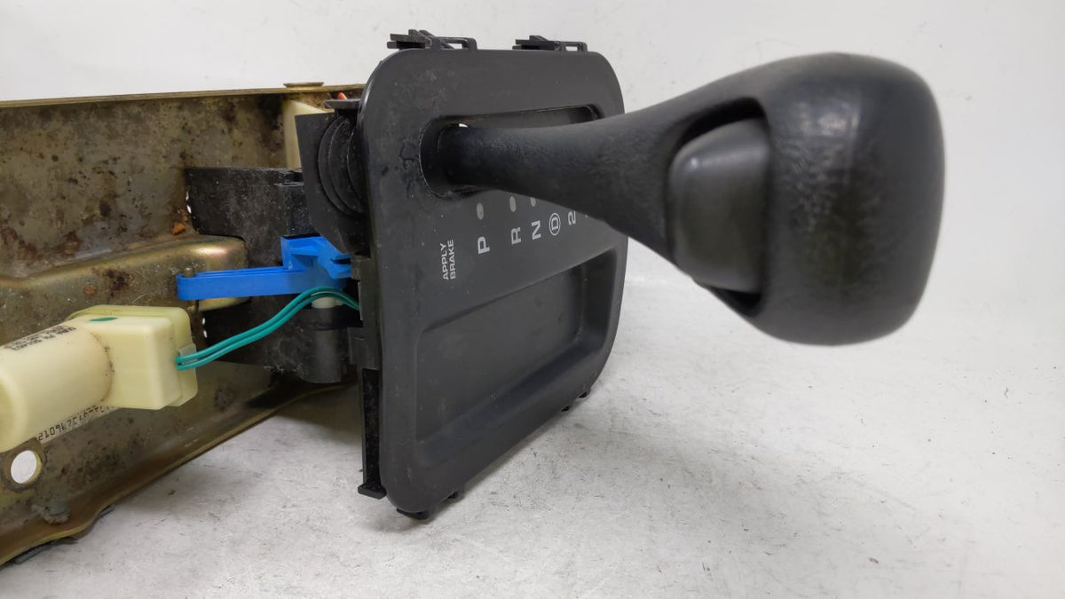 2002 Jeep Grand Cherokee Floor Console Assembly Shifter - Oemusedautoparts1.com