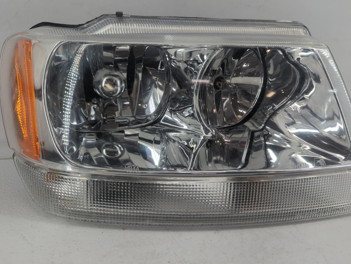 2002-2004 Jeep Grand Cherokee Driver Left Oem Head Light Headlight Lamp - Oemusedautoparts1.com