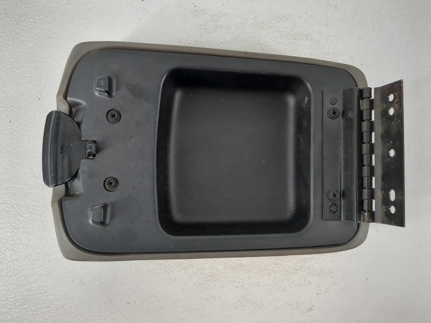 2002-2004 Jeep Liberty Center Console Armrest Cover Lid Fits Fits 2002 2003 2004 OEM Used Auto Parts - Oemusedautoparts1.com