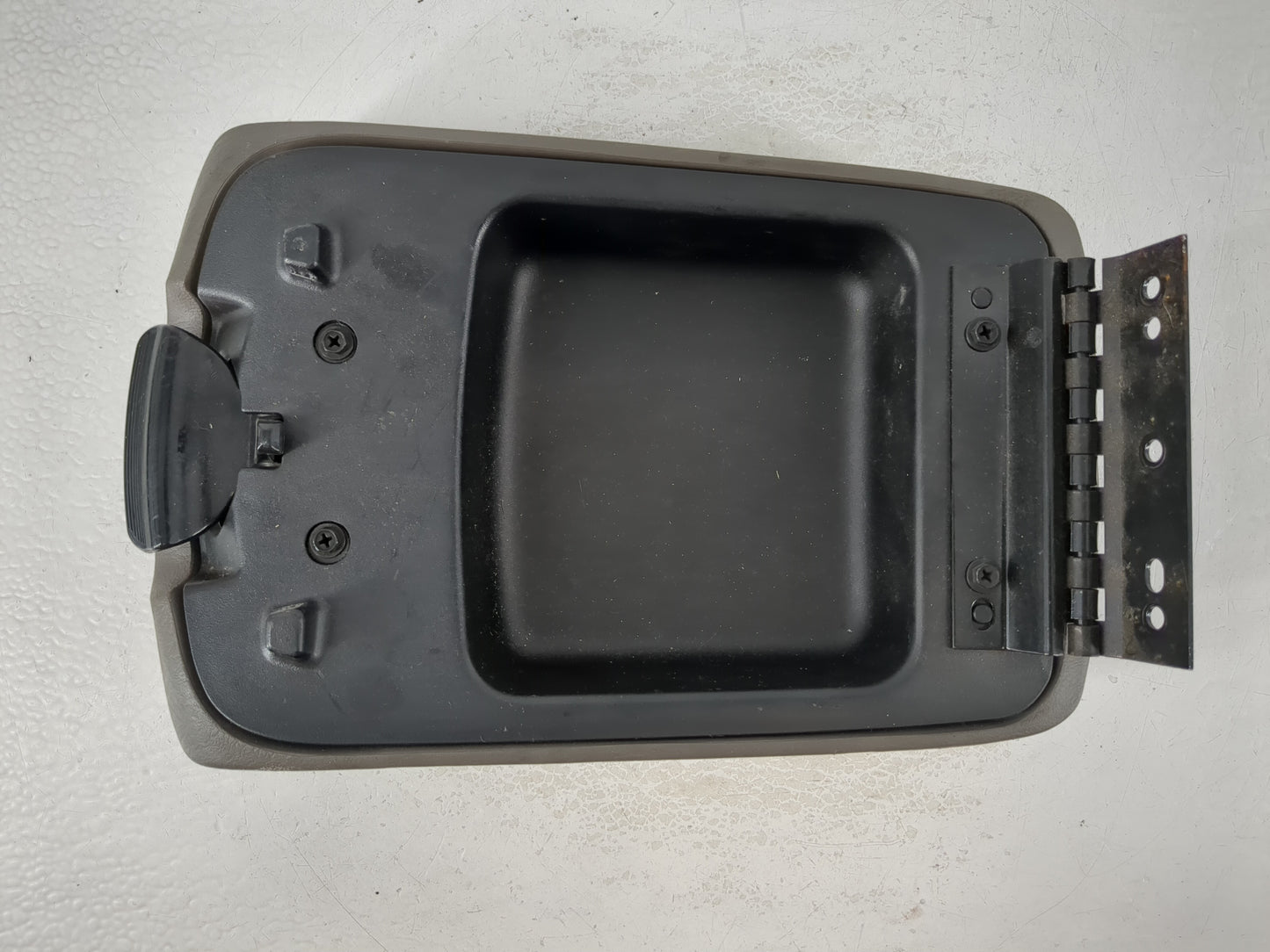 2002-2004 Jeep Liberty Center Console Armrest Cover Lid Fits Fits 2002 2003 2004 OEM Used Auto Parts - Oemusedautoparts1.com