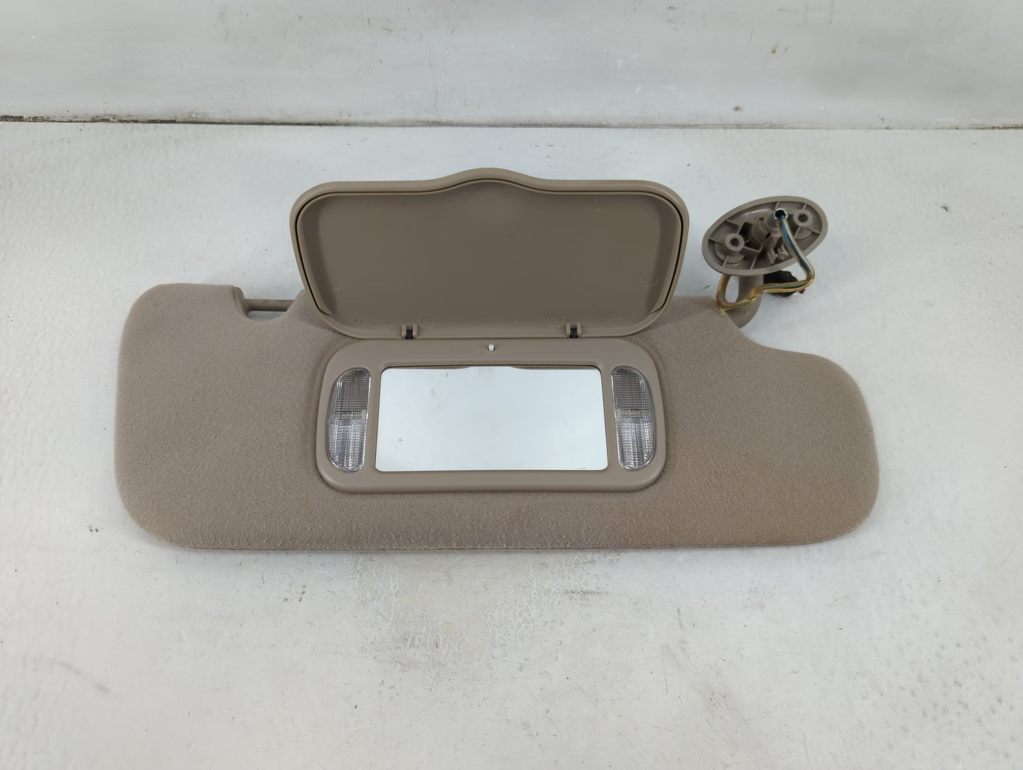2002-2003 Jeep Liberty Sun Visor Shade Replacement Passenger Right Mirror Fits Fits 2002 2003 OEM Used Auto Parts - Oemuseda