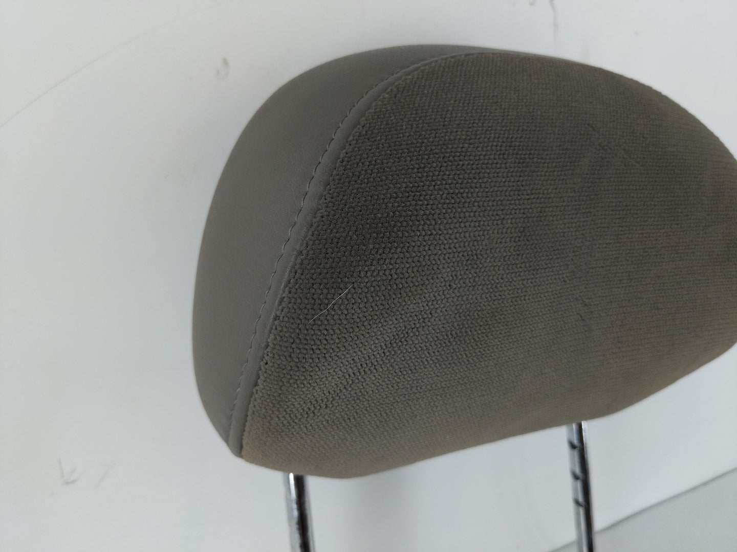 2002-2003 Jeep Liberty Headrest Head Rest Rear Seat Fits Fits 2002 2003 OEM Used Auto Parts - Oemusedautoparts1.com
