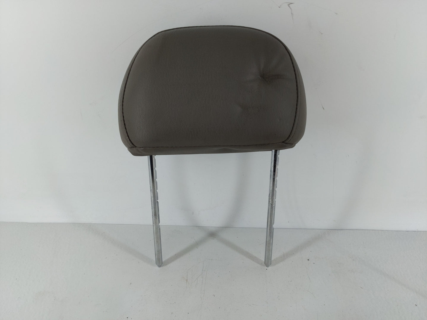 2002-2003 Jeep Liberty Headrest Head Rest Rear Seat Fits Fits 2002 2003 OEM Used Auto Parts - Oemusedautoparts1.com