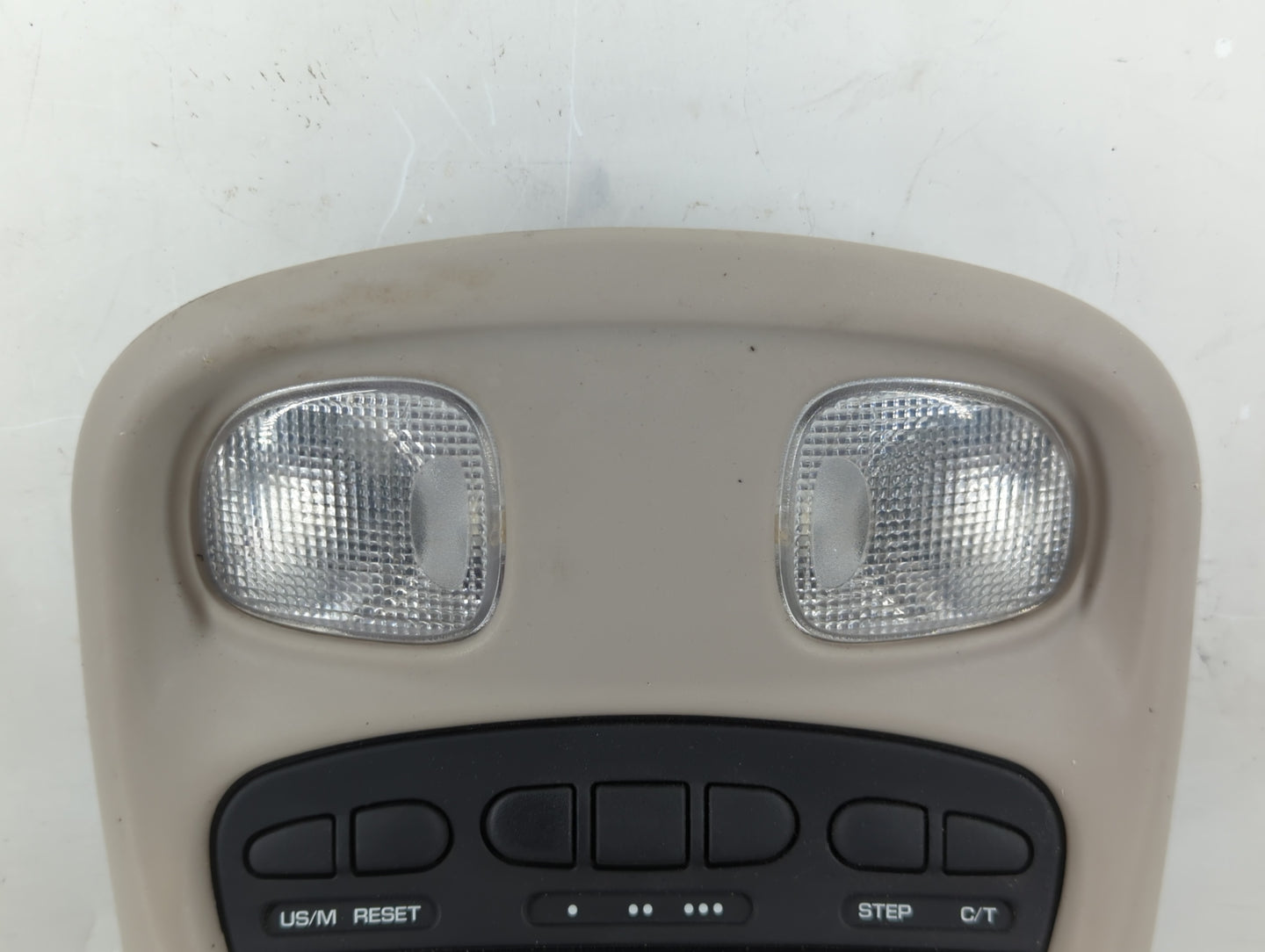 2002-2004 Jeep Liberty Overhead Roof Console Interior Dome Light - Oemusedautoparts1.com