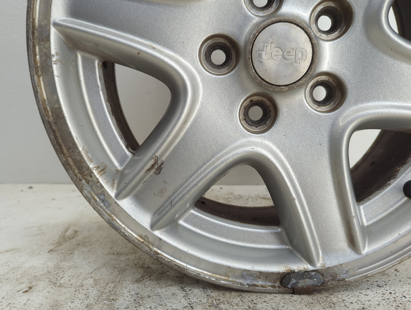 2002-2004 Jeep Liberty Oem Wheel Rim 1098558 - Oemusedautoparts1.com