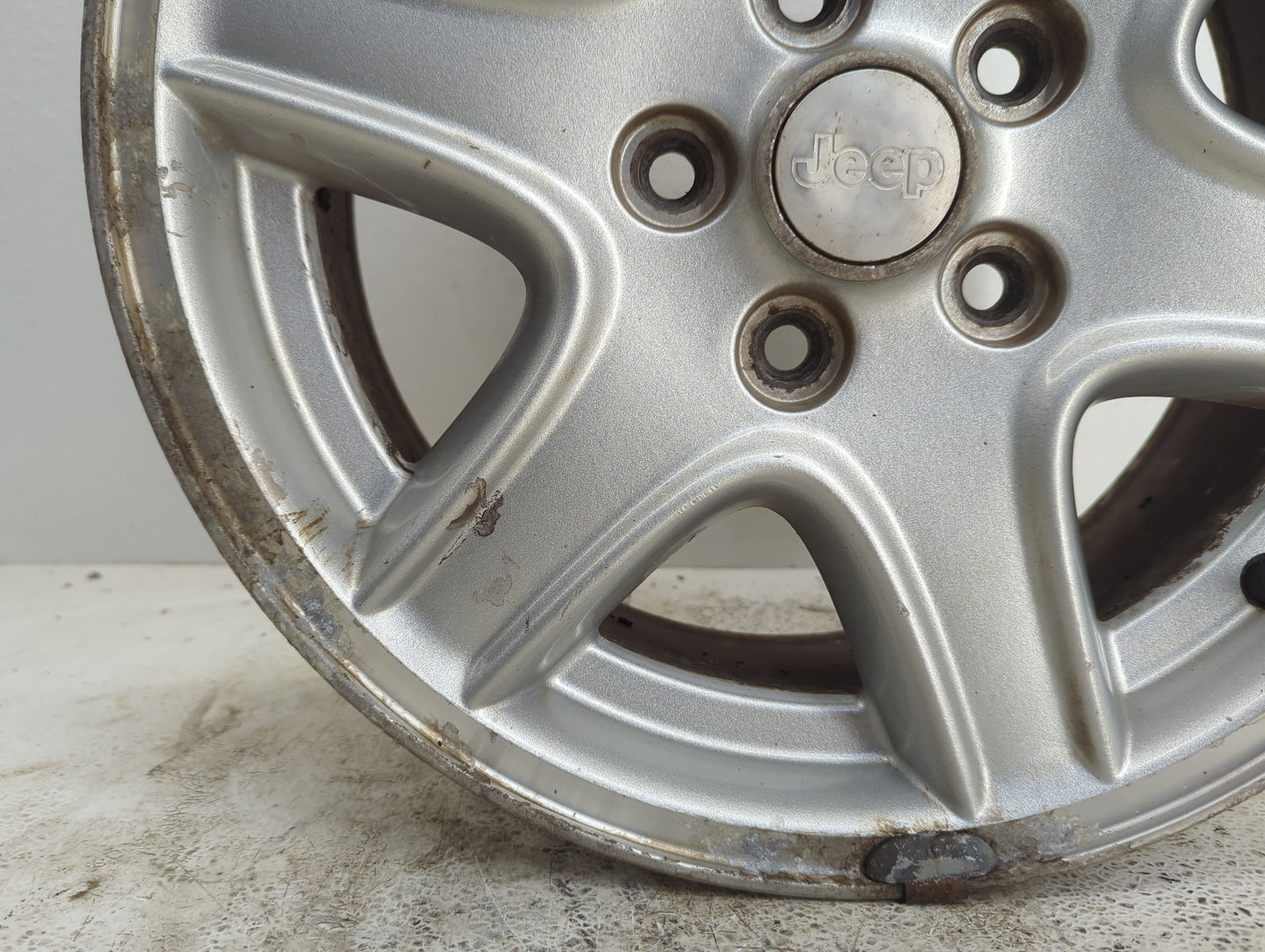 2002-2004 Jeep Liberty Oem Wheel Rim 1098558 - Oemusedautoparts1.com