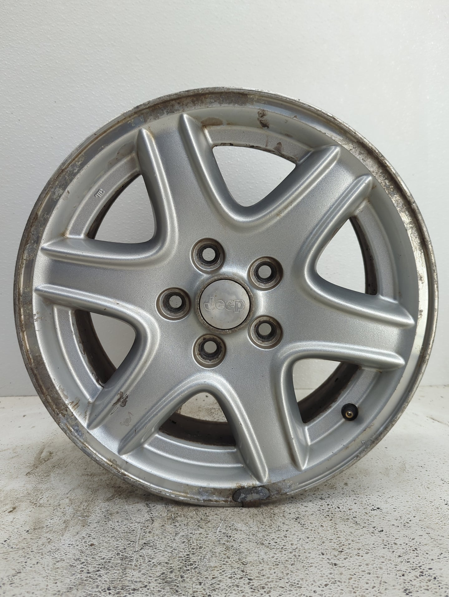 2002-2004 Jeep Liberty Oem Wheel Rim 1098558 - Oemusedautoparts1.com