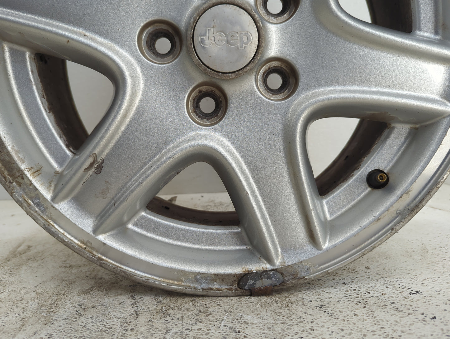 2002-2004 Jeep Liberty Oem Wheel Rim 1098558 - Oemusedautoparts1.com