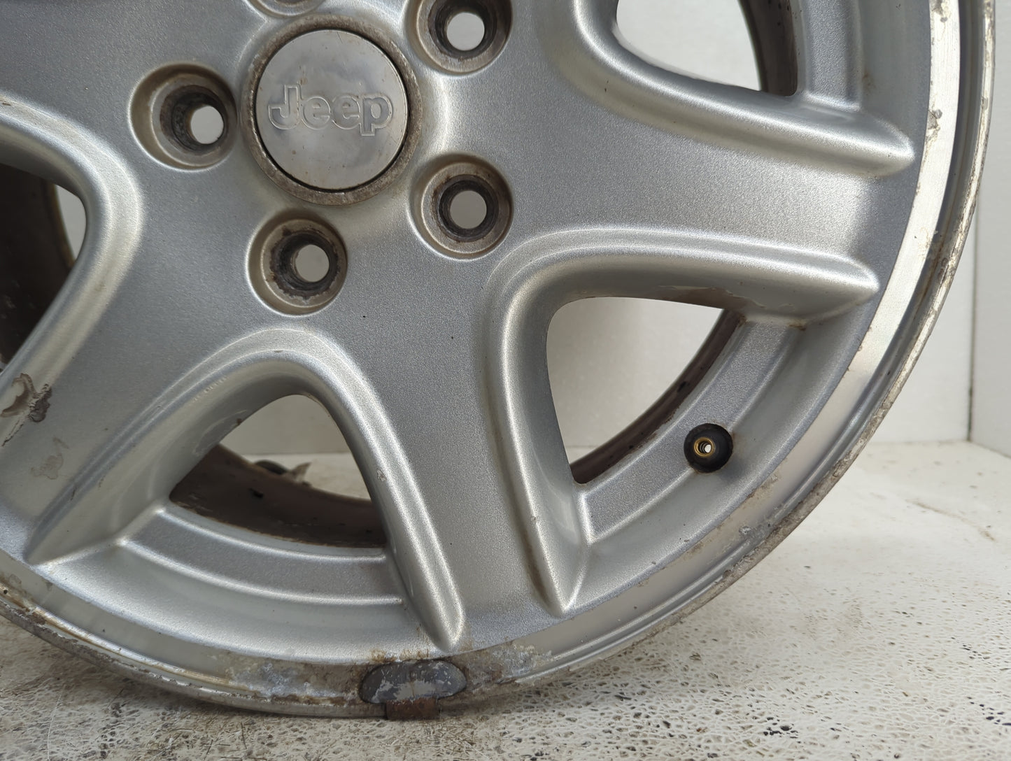 2002-2004 Jeep Liberty Oem Wheel Rim 1098558 - Oemusedautoparts1.com