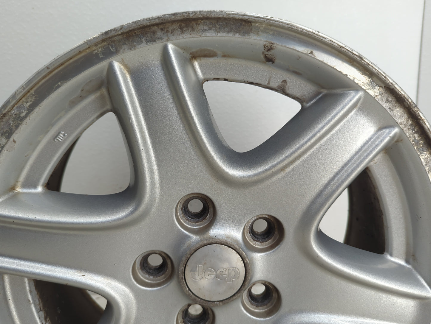 2002-2004 Jeep Liberty Oem Wheel Rim 1098558 - Oemusedautoparts1.com