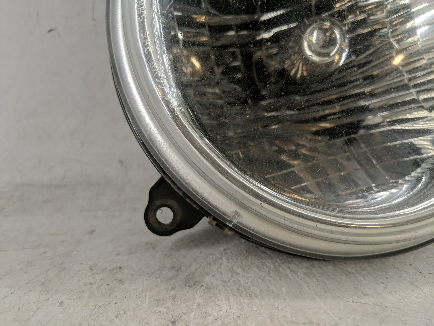 2002-2004 Jeep Liberty Passenger Right Oem Head Light Headlight Lamp - Oemusedautoparts1.com