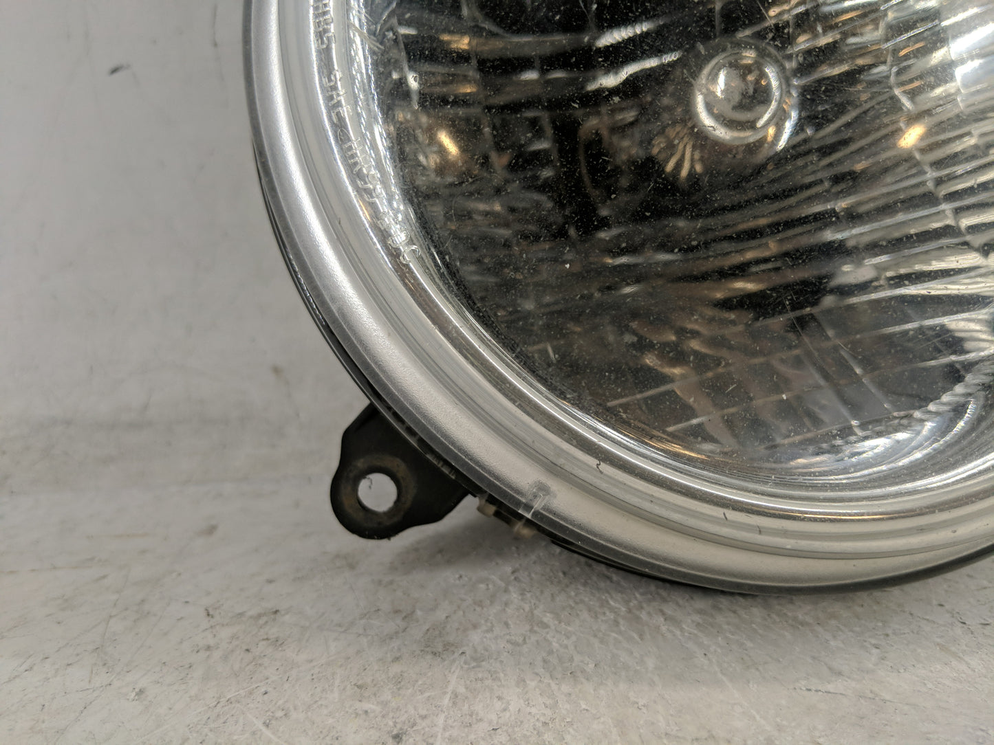 2002-2004 Jeep Liberty Passenger Right Oem Head Light Headlight Lamp - Oemusedautoparts1.com
