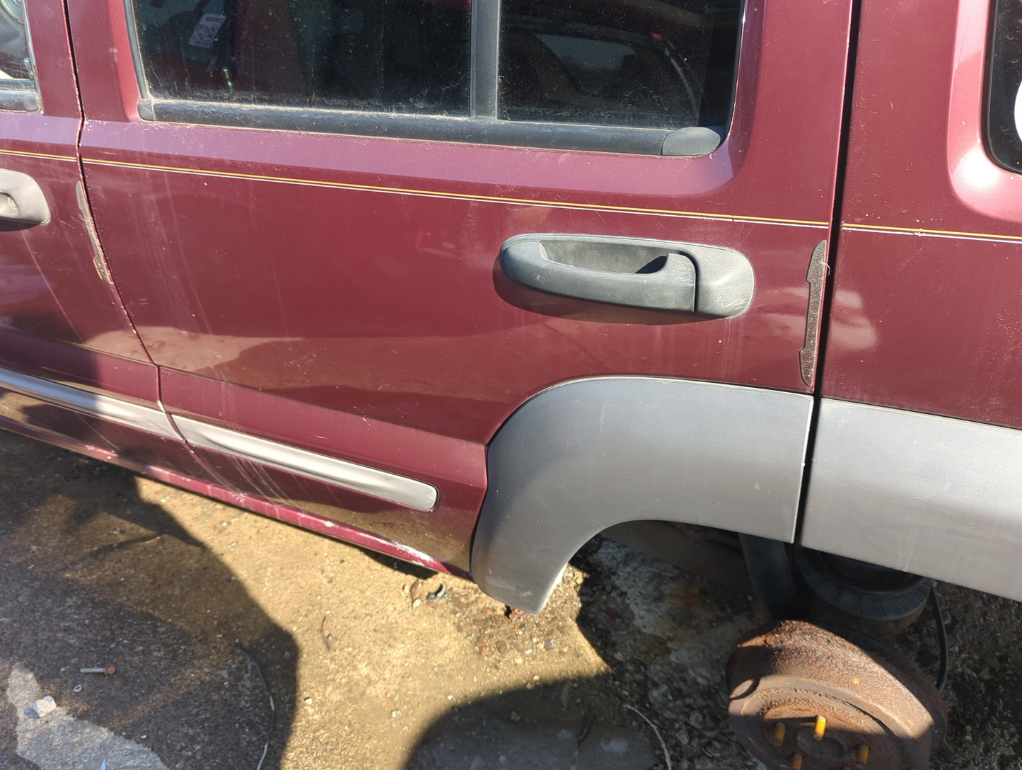 2002-2007 Jeep Liberty Driver Rear Door Oem 1269290 - Oemusedautoparts1.com