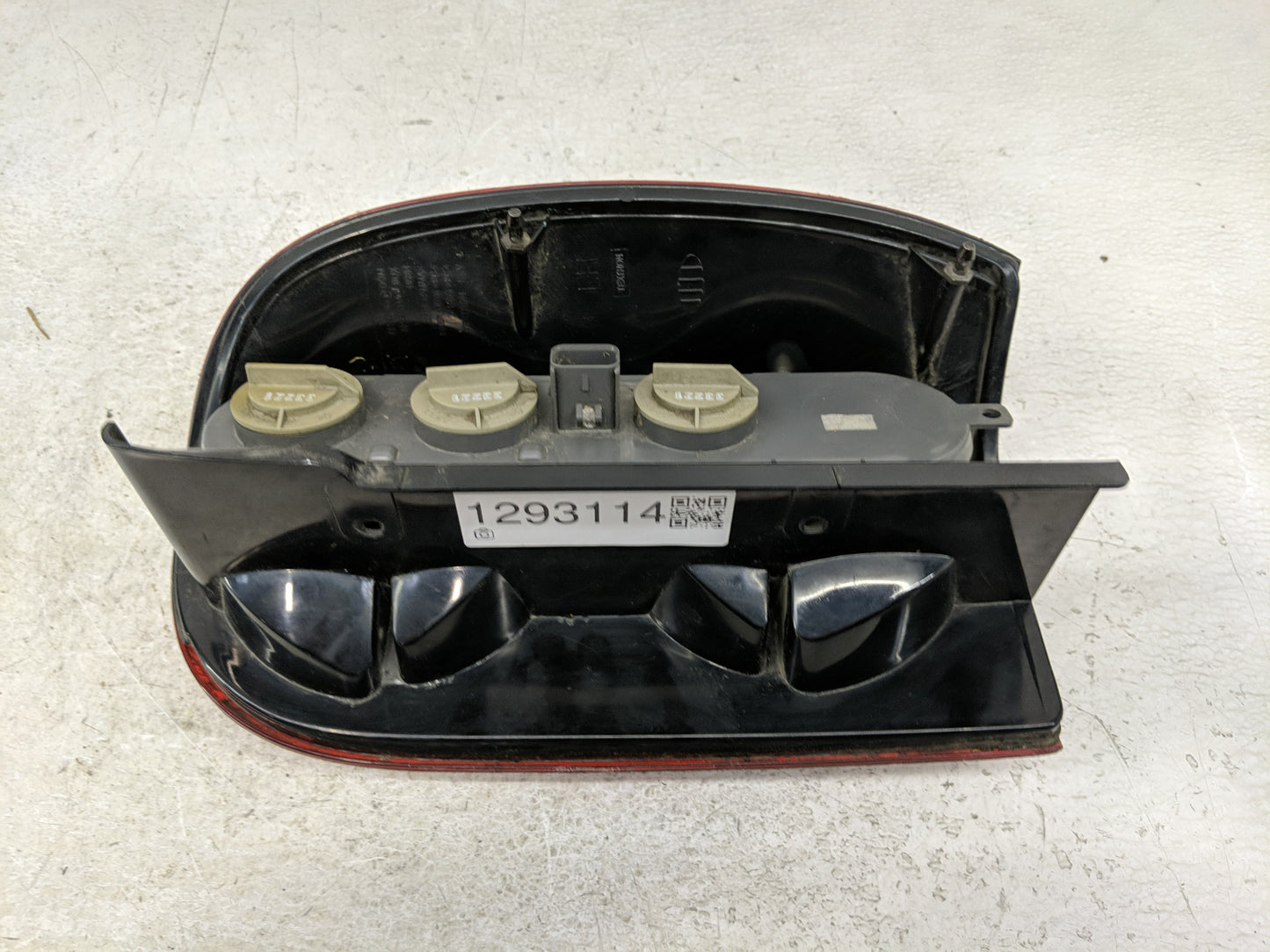 2002-2004 Jeep Liberty Tail Light Assembly Driver Left OEM Fits Fits 2002 2003 2004 OEM Used Auto Parts - Oemusedautoparts1.