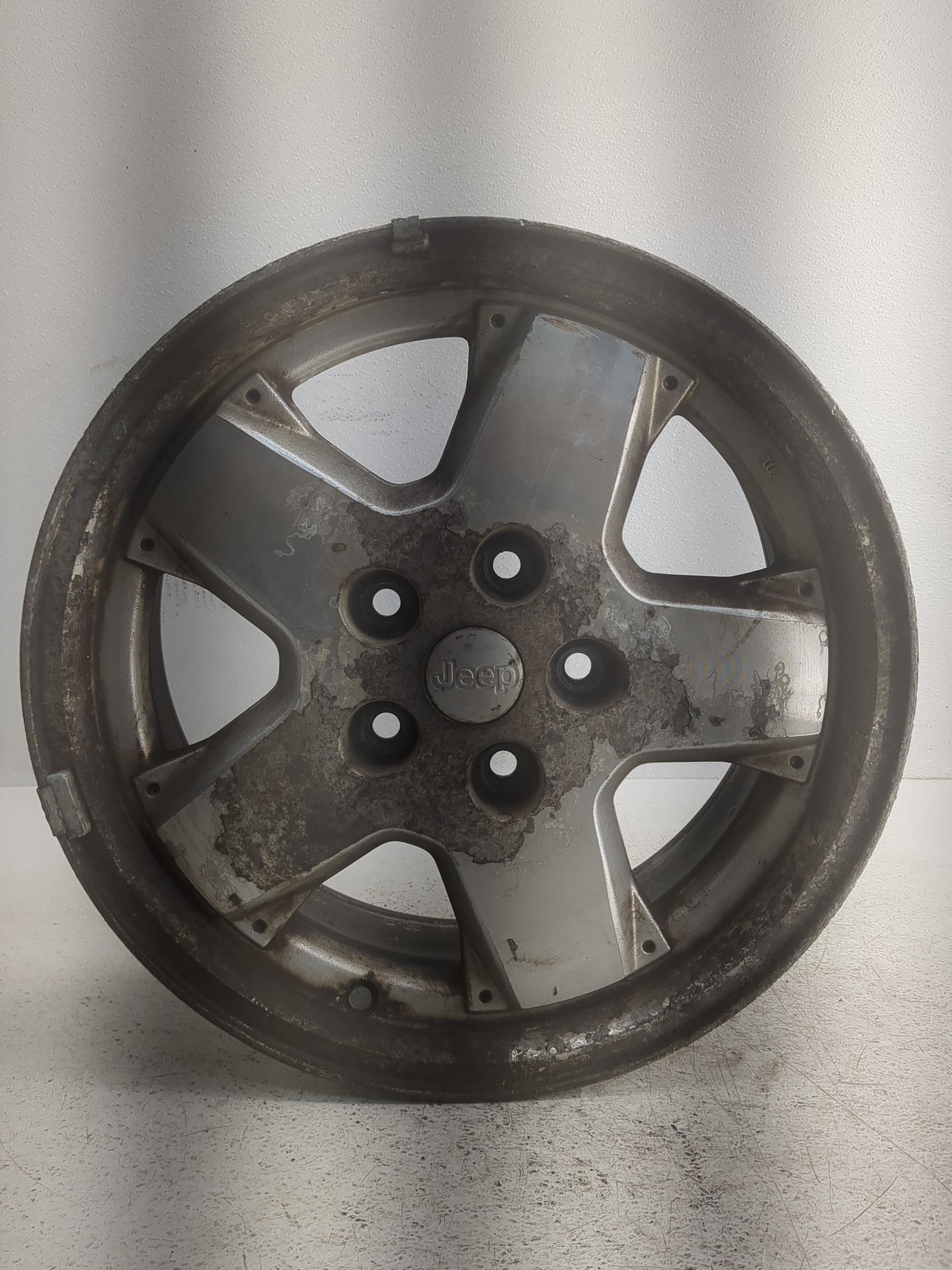 2002-2007 Jeep Liberty Oem Wheel Rim 1305479 - Oemusedautoparts1.com