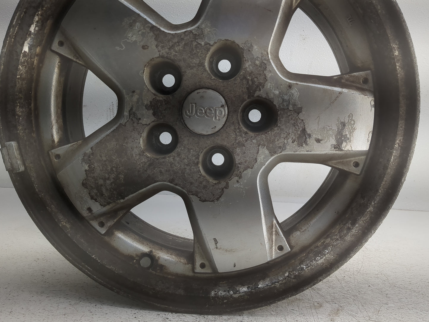 2002-2007 Jeep Liberty Oem Wheel Rim 1305479 - Oemusedautoparts1.com