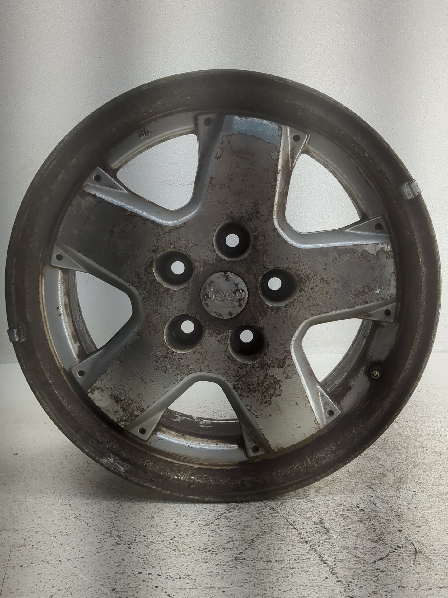 2002-2007 Jeep Liberty Oem Wheel Rim 1305480 - Oemusedautoparts1.com