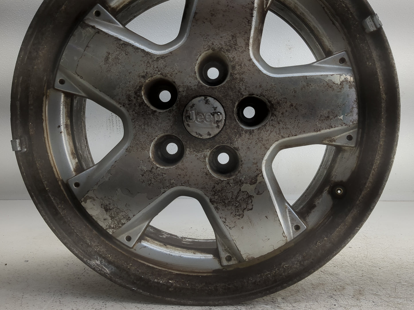 2002-2007 Jeep Liberty Oem Wheel Rim 1305480 - Oemusedautoparts1.com